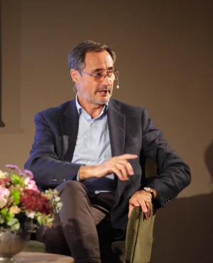 Sir Robin Niblett